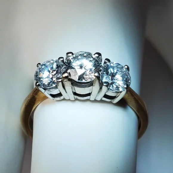 18K white gold women’s diamond ring - Picture 7 of 10